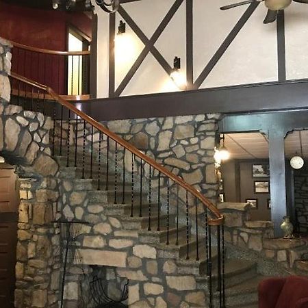 Ye Olde English Inn Hollister Exterior photo